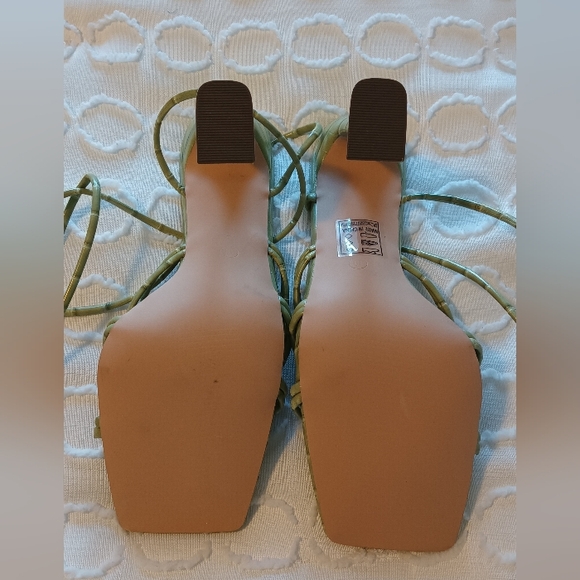 Shein Women's Heels - Picture 7 of 8